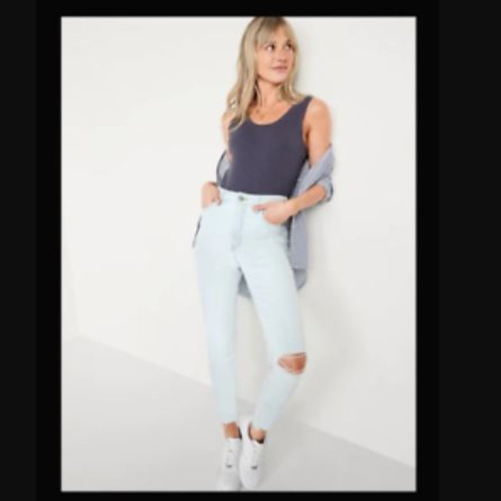 Extra High-Waisted Rockstar 360° Stretch Super-Skinny Ripped Jeans